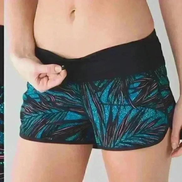 Lululemon Speed Short Palm Lace Tofino Teal Multi / Black
Size 8 - Picture 3 of 14